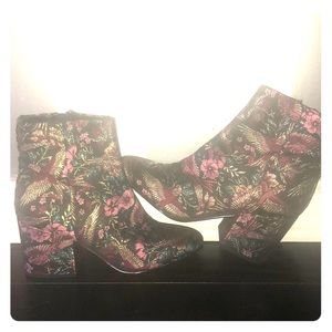 Never Worn Sam Edelman Birds of Paradise Booties!!